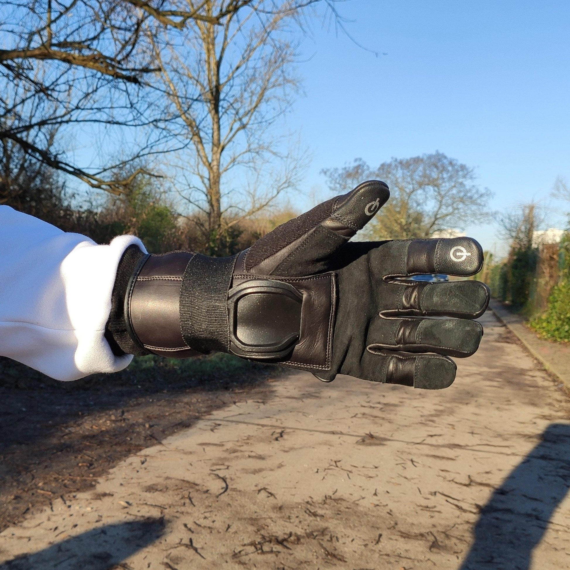 Gyro Gloves v2 with inbuilt double wrist protection for Electric Unicycle Riders - eunicycle